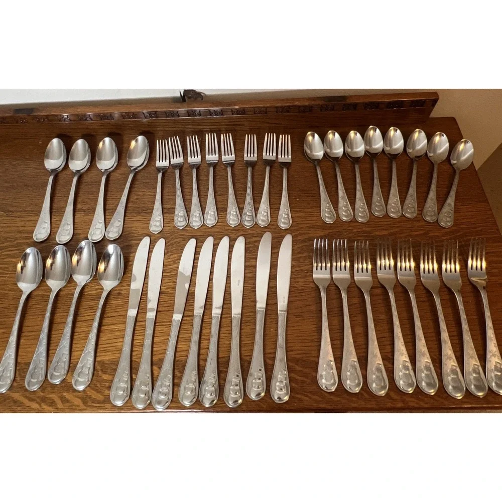 SNOWMAN FROST Cambridge 40 Pieces - 8 Settings 18/0 Stainless Flatware